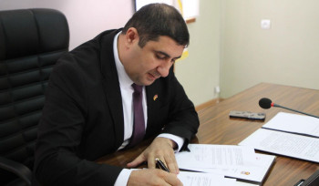 «Բալասանյան» դաշինքը ողջ կազմով վայր դրեց մանդատները, Գյումրիի քաղաքապետը հրաժարական տվեց․ «Ազատություն»