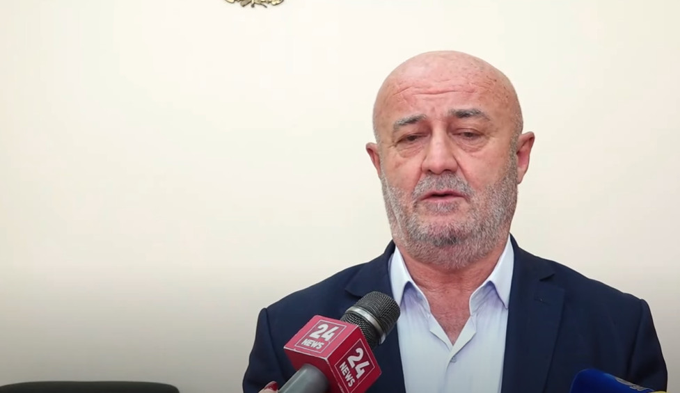 Վարչությունում ճշտում էին՝ ինչպե՞ս եղավ, որ ես պարոն Քյարամյանին դիմեցի «արա» բառով․ Հովիկ Աղազարյանը մանդատը վայր դնելու հարցը չի քննարկում