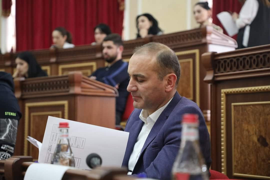 Գյումրու ավագանու «Ապրելու երկիր» խմբակցության ղեկավարը դիմել է Կառավարությանը