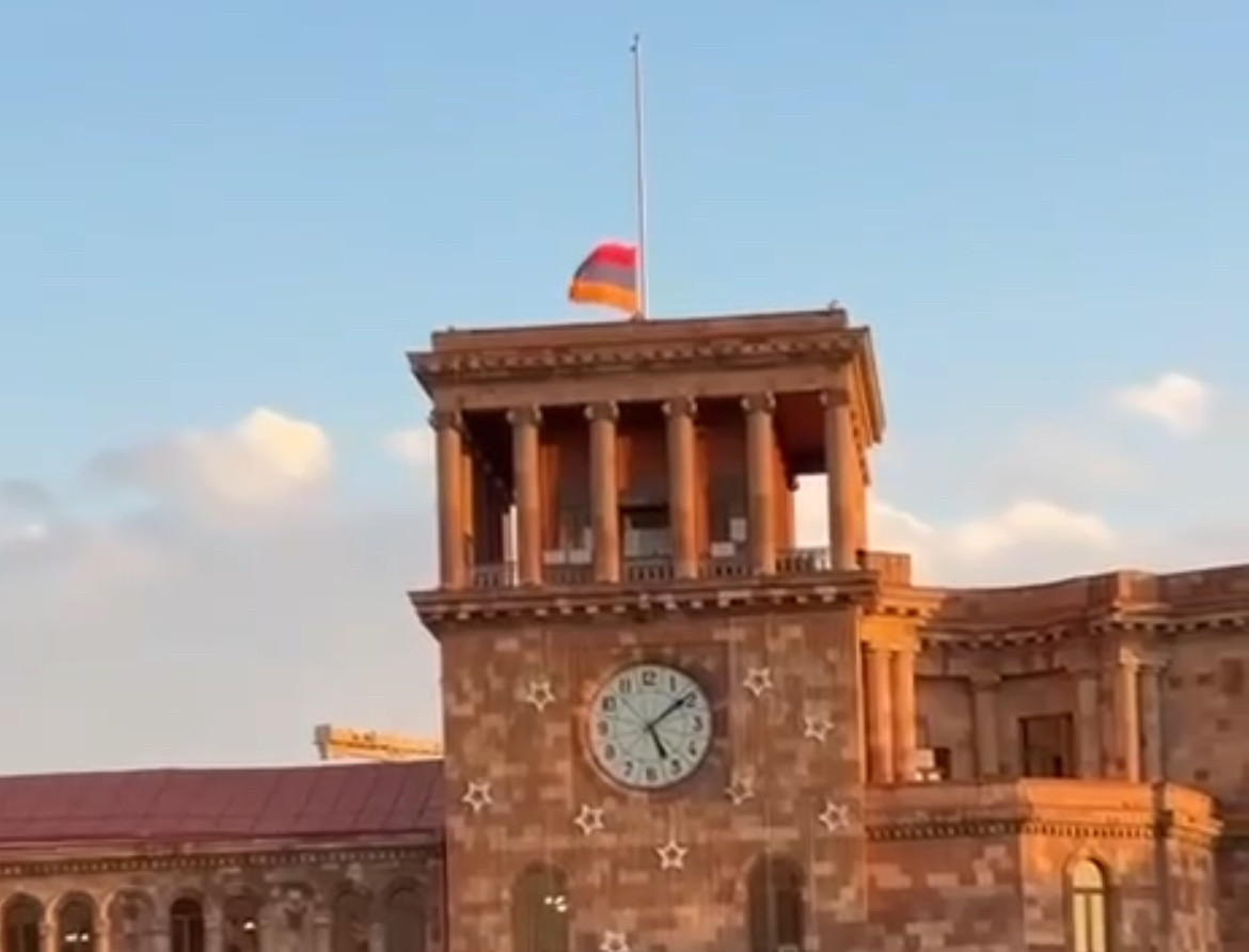 Հայտնի է՝ ինչո՞ւ է իջեցվել Կառավարության շենքի վրա տեղադրված դրոշը