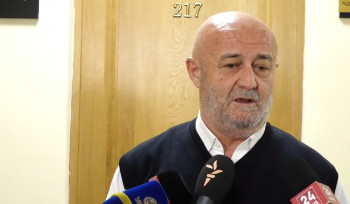 Մոսկվայից զանգ եմ ստացել, չեմ կարող առանց խորհրդակցելու որոշում կայացնել․ Հովիկ Աղազարյանը՝ մանդատը վայր դնել-չդնելու մասին