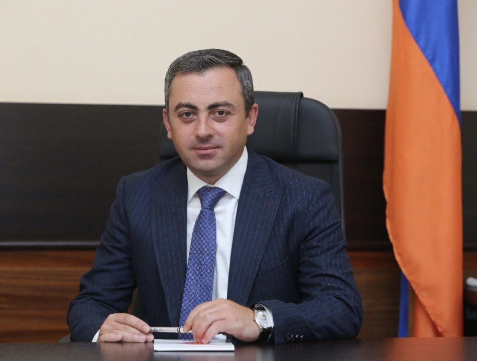 Պայմանագրի ստորագրումից  երկու տարի անց ֆաշիստական բանակի հռթիռները պայթում էին արդեն Լոնդոնի երկնքում, իսկ Ֆրանսիայի տարածքի 60%-ը գրաված էր. զուգահեռներ հայկական իրականության հետ. Իշխան Սաղաթելյանի հոդվածը