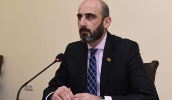 Ուր էր, թե իշխանական պատգամավորը նույն վճռականությամբ իր իրավունքները պաշտպաներ. նս երեկ վերջին կռիվն է տվել ընդդիմադրի դեմ. «Հրապարակ»