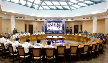 Սուրեն Պապիկյանը պարգեւատրել է Ըմբշամարտի զինվորականների  ԱԱ մասնակից ՀՀ ԶՈՒ հավաքականի անդամներին