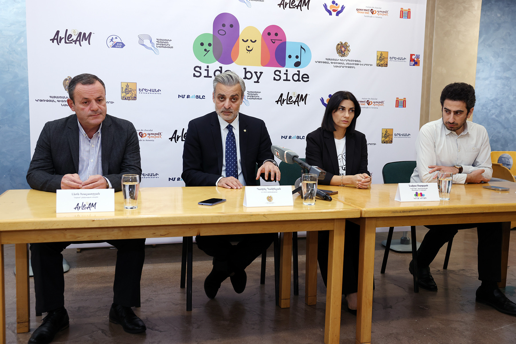 «Կողք կողքի» փառատոնն ունի խոսուն անվանում. այն արտացոլում է փառատոնի գաղափարն ու նպատակը՝ միասնականությունն ու միմյանց սատարումը. ԿԳՄՍ փոխնախարար