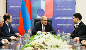 Փաշինյանը Պետական եկամուտների կոմիտեի աշխատակազմին է ներկայացրել ՊԵԿ նորանշանակ նախագահին
