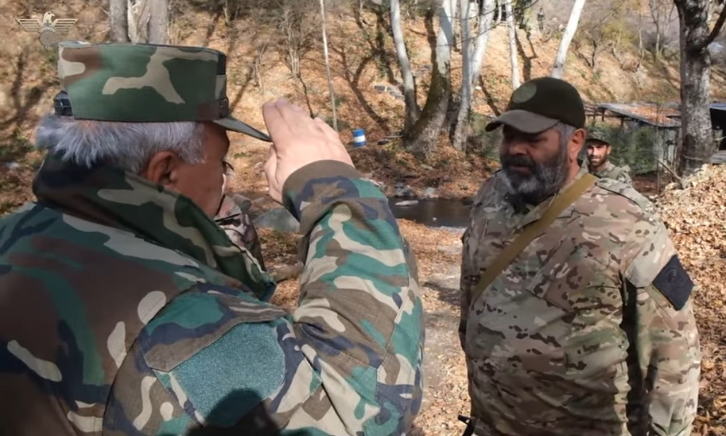 «Ցանկացած պահի պատրաստ ենք հակառակորդի հերն անիծել». դիրքի ավագը՝ Սասուն Միքայելյանին (տեսանյութ)