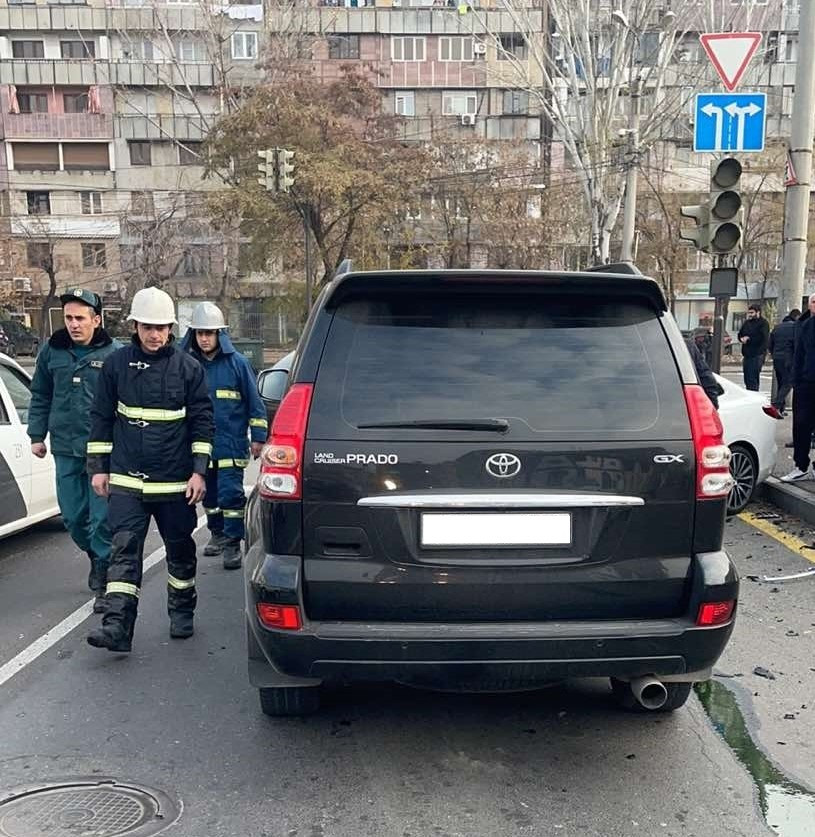 Երևանում երեք մեքենա է բախվել. կան վիրավորներ