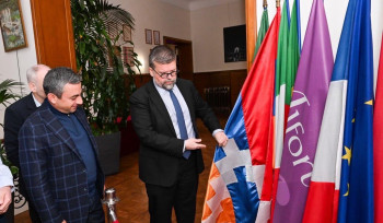 Աշխատանքային այցով Ֆրանսիայում եմ, ֆրանսիացի քաղաքապետն ակնածանքով էր վերաբերում Արցախի դրոշին. Իշխան Սաղաթելյան (լուսանկարներ )