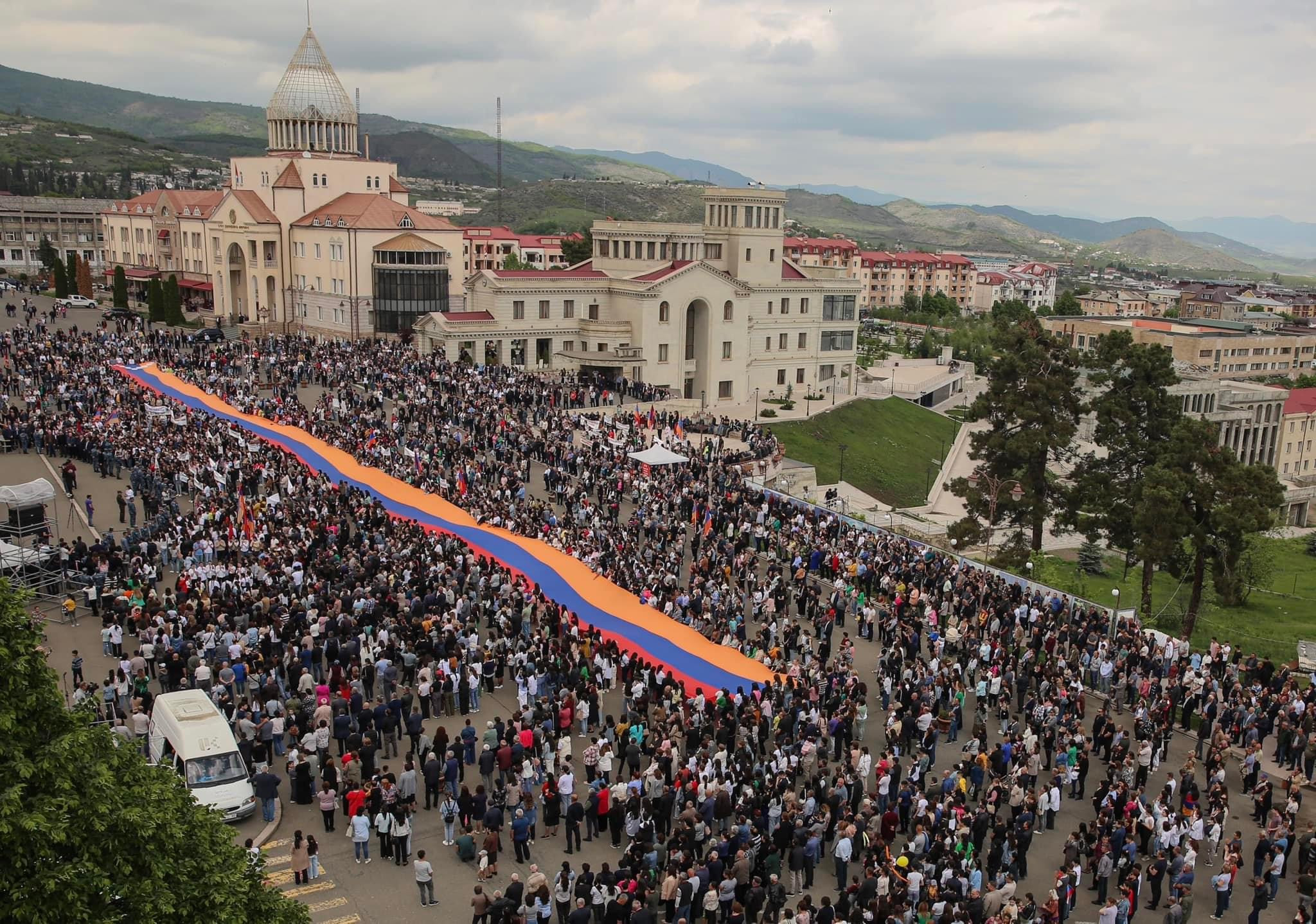 «Ո՛չ Արցախի Հանրապետության էթնիկ զտմանը». ֆոտոշարք՝ Ստեփանակերտում տեղի ունեցած հանրահավաքից