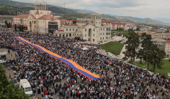 «Ո՛չ Արցախի Հանրապետության էթնիկ զտմանը». ֆոտոշարք՝ Ստեփանակերտում տեղի ունեցած հանրահավաքից