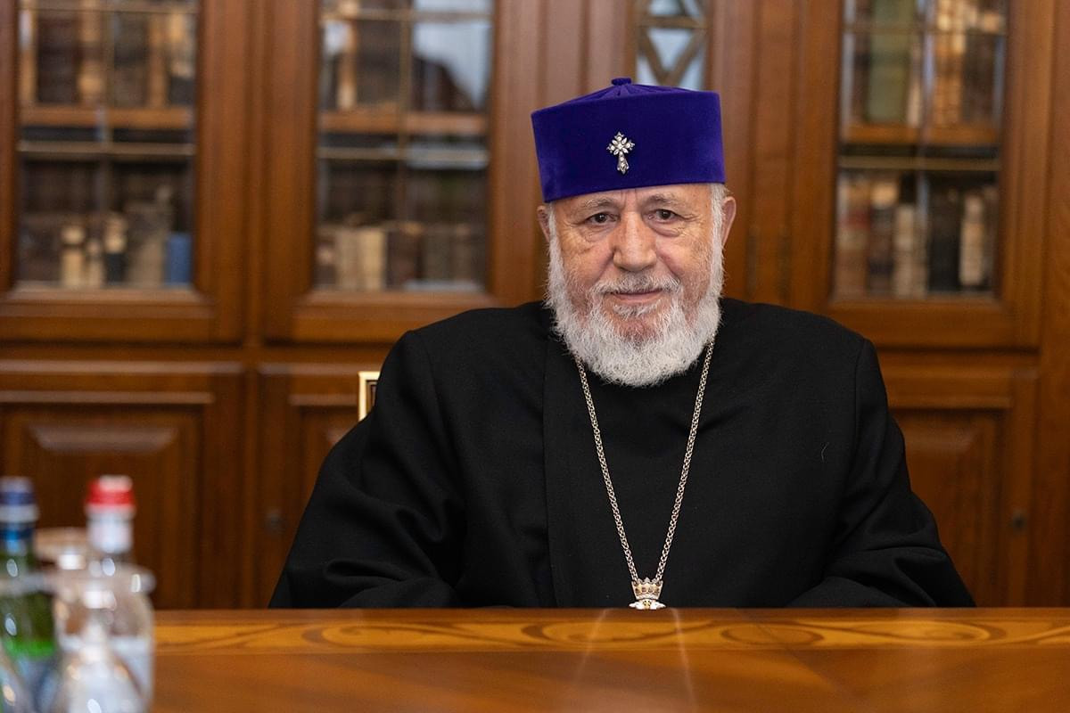 Կաթողիկոսը հիշել է  2021-ին Հունգարիայի Կաթոլիկ եկեղեցու գործադրած ջանքերը, որոնց շնորհիվ հնարավոր եղավ հայրենիք վերադարձնել Ադրբեջանում պահվող 5 գերիների