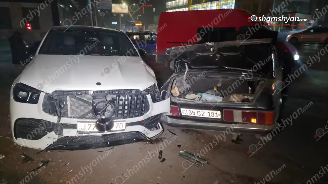Երևանում բախվել են  «Mercedes GLE53», «ГАЗ 31029» և «Hover» մակնիշի ավտոմեքենաները
