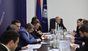 Փաշինյանն Աղազարյանի հեռախոսի 18+ բովանդակությունը տպել է, տվել, որ կարդան. կին պատգամավորներն ուշադիր ընթերցել են. «Հրապարակ»