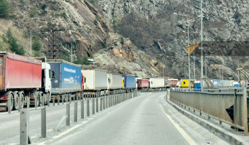 Գրեթե 1 200 հայկական բեռնատար սպասում են «Վերին Լարսում»