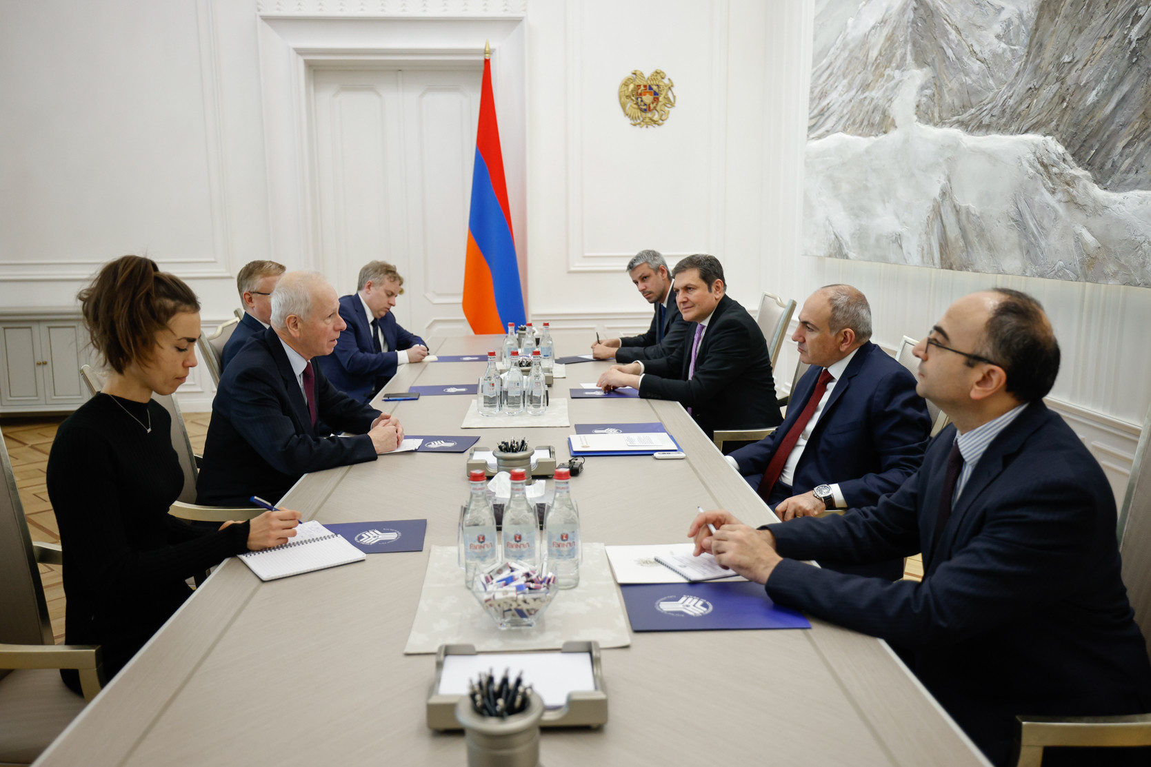 Նիկոլ Փաշինյանն ընդունել է ՀՀ-ում Կանադայի վարչապետի բանագնացին. կողմերը անդրադարձել են Հայաստան-Ադրբեջան խաղաղության պայմանագրի շուրջ բանակցություններին