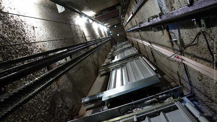 Երևանում 39-ամյա քաղաքացին շենքի 6-րդ հարկից ընկել է մոտ 50 սմ ջրալցված վերալակի հորանը և մաhացել