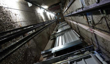 Երևանում 39-ամյա քաղաքացին շենքի 6-րդ հարկից ընկել է մոտ 50 սմ ջրալցված վերալակի հորանը և մաhացել