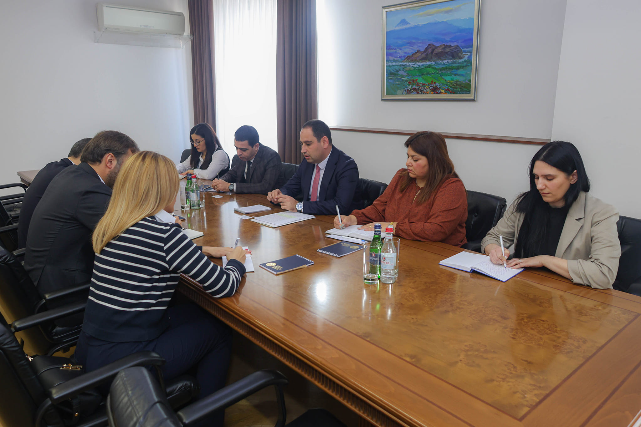 Դավիթ Խուդաթյանն ընդունել է ՎԶԵԲ  Երևանի գրասենյակի ղեկավար Ջորջ Ախալկացին