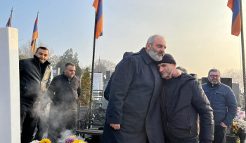 Բագրատ արքեպիսկոպոս Գալստանյանն այցելել է Եռաբլուր (լուսանկարներ)