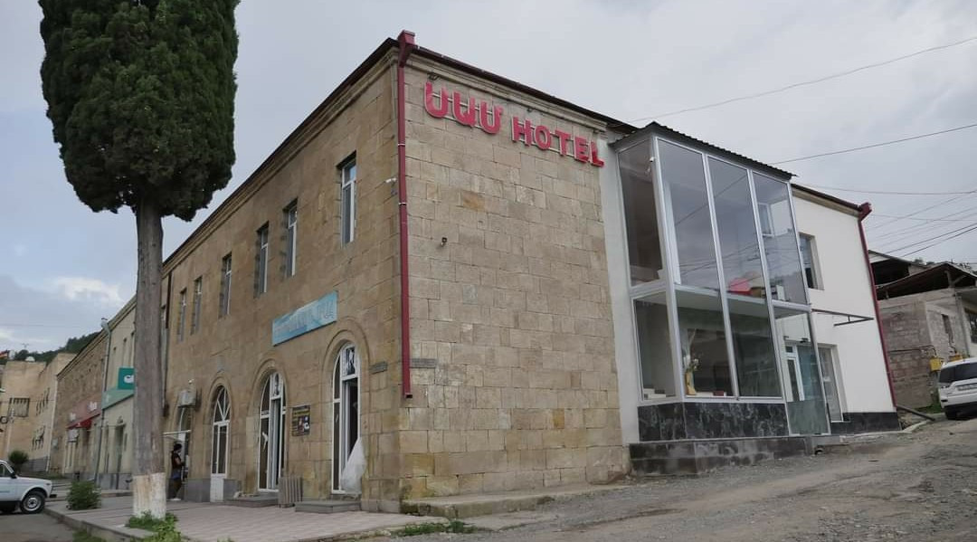 «Սամ» հյուրանոցում պարանոցը վնասած տղամարդու են գտել