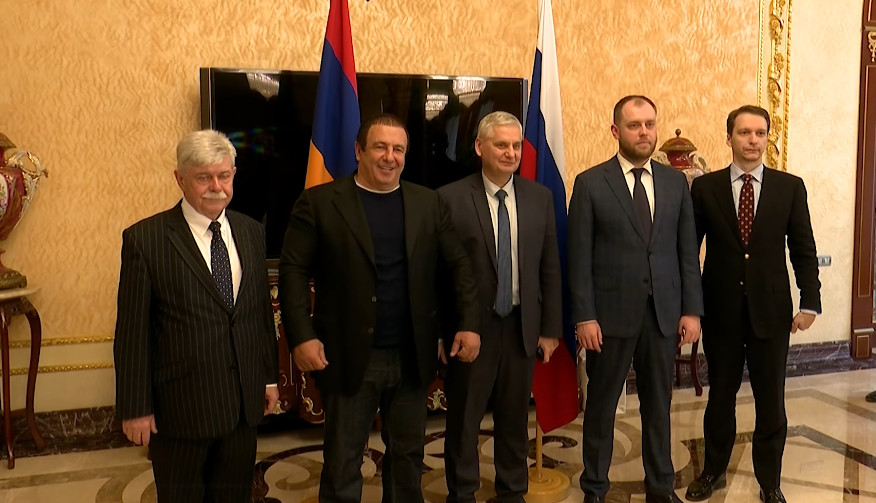 Երկխոսությունը կայացավ․ «Հայաստանը և Ռուսաստանը՝ տարածաշրջանային և գլոբալ վերաձևավորման պայմաններում» թեմայով համաժողովի դիվանագետներն ու փորձագետները հանդիպել են Գագիկ Ծառուկյանի հետ (տեսանյութ)