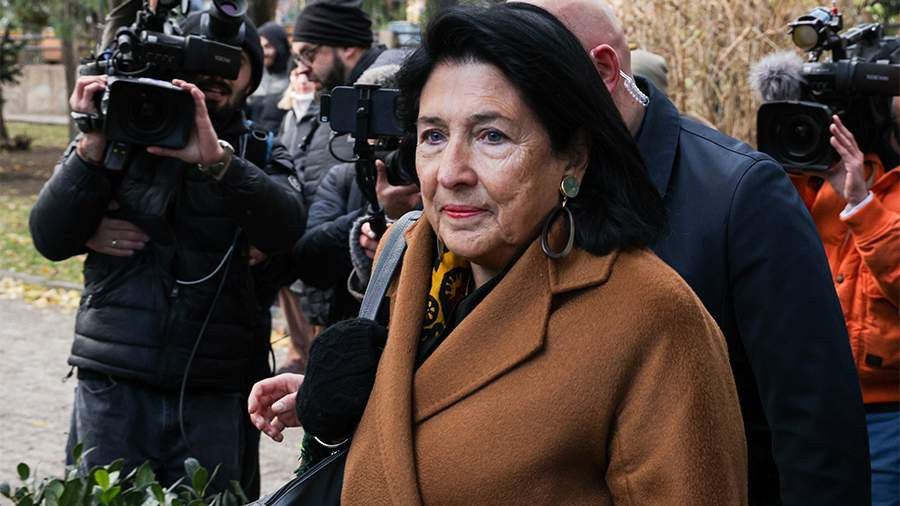 Զուրաբիշվիլին ցուցադրաբար քայլել է Վրաստանի խորհրդանին հարակից Ռուսթավելի փողոցով և հայտարարել՝ «գնում է աշխատանքի»