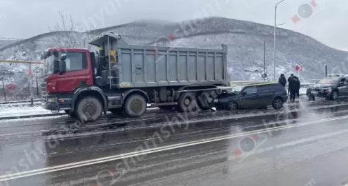 Կապանի օդանավակայանի մոտ մարդատար և բեռնատար մեքենաներ են բախվել. կա 5 վիրավոր