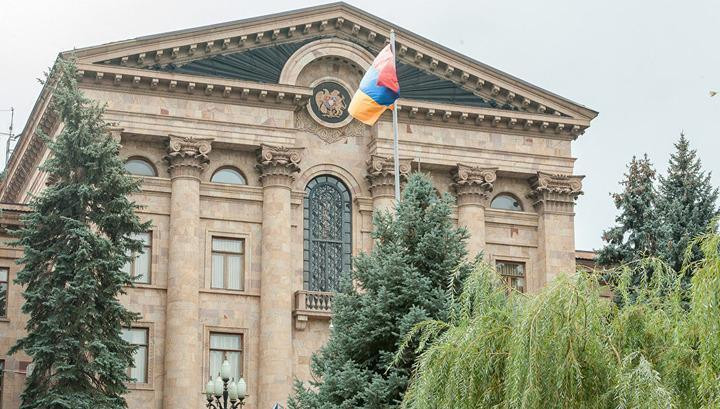 ԱԺ պատգամավորները պարգևատրվել են Ամանորի և Սուրբ Ծննդյան տոների առթիվ