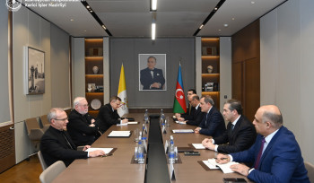 Ջեյհուն Բայրամովը Սուրբ Աթոռի պետությունների հետ հարաբերությունների քարտուղարի հետ քննարկել է խաղաղության օրակարգը