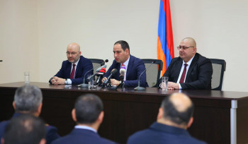 Մեծ ծավալի աշխատանք կա անելու. Խուդաթյանը աշխատակազմին է ներկայացրել Շիրակի նորանշանակ մարզպետին