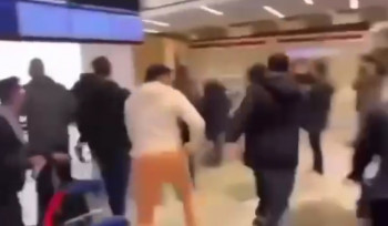 Փարիզի Շառլ դը Գոլ օդանավակայանում երիտասարդ քրդերը Թուրքիայի դեմ ակցիա են անցկացրել (տեսանյութ)