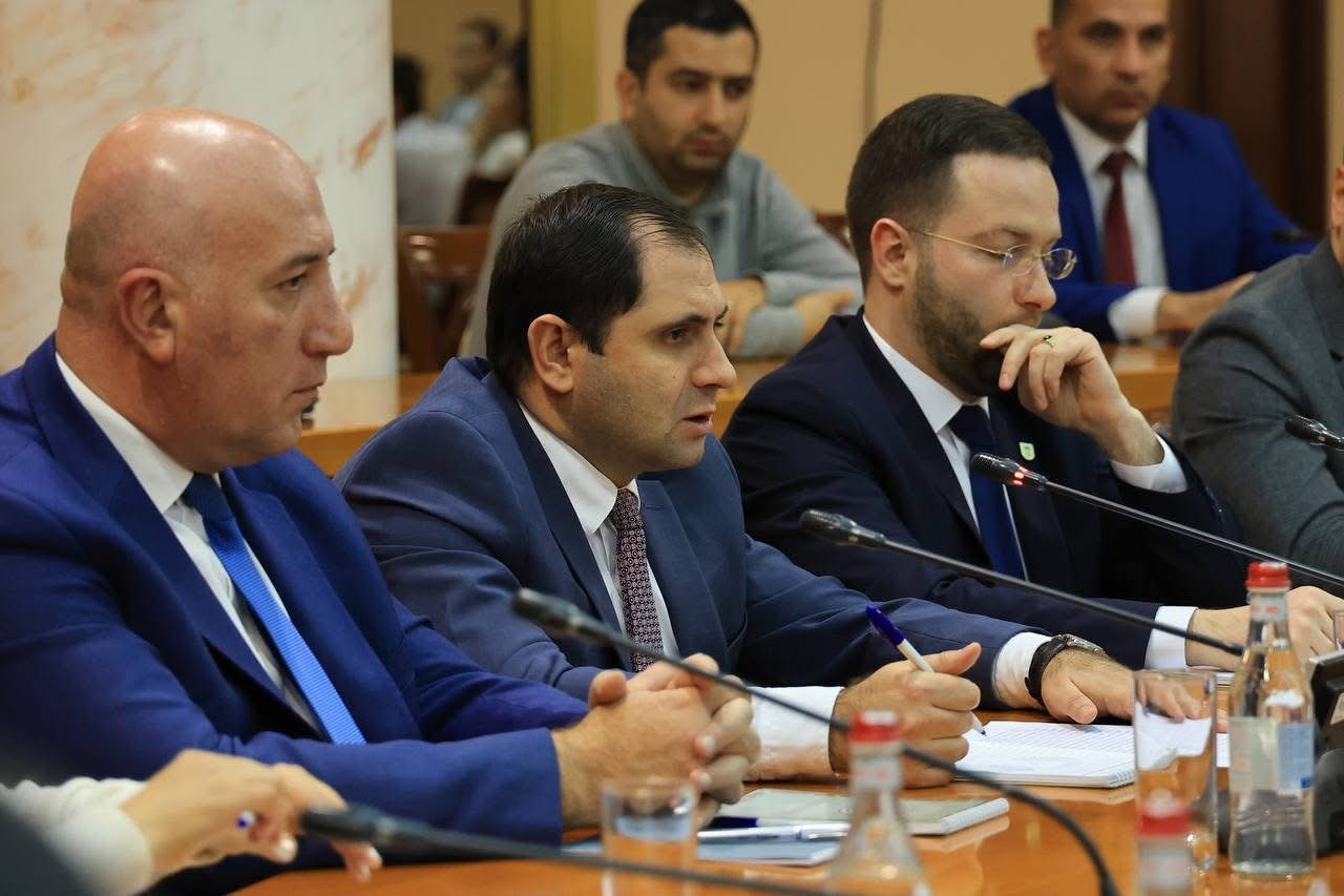 Սուրեն Պապիկյանը հանդիպել է ԶԼՄ ներկայացուցիչների հետ