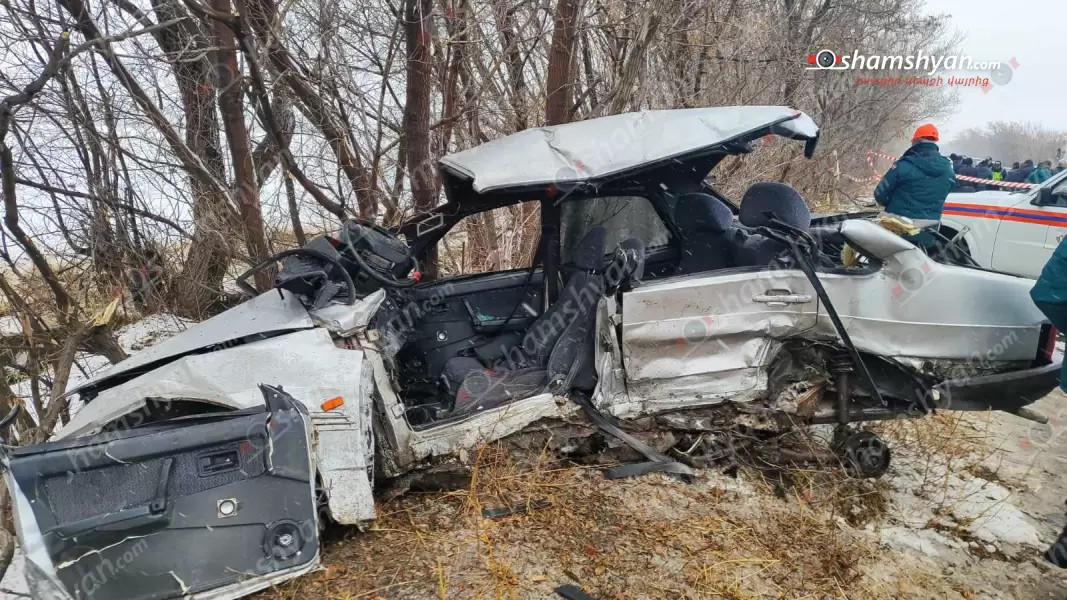 Շիրակում բախվել են Mercedes G և ՎԱԶ մեքենաները. ամուսինները մաhացել են, մայրն ու երեխան վիրավոր են (լուսանկարներ)