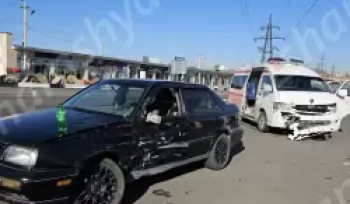 Բախվել են շտապօգնության ավտոմեքենան և «Volkswagen » մակնիշի ավտոմեքենան. շտապօգնության մեքենայի վարորդը վիրավոր է
