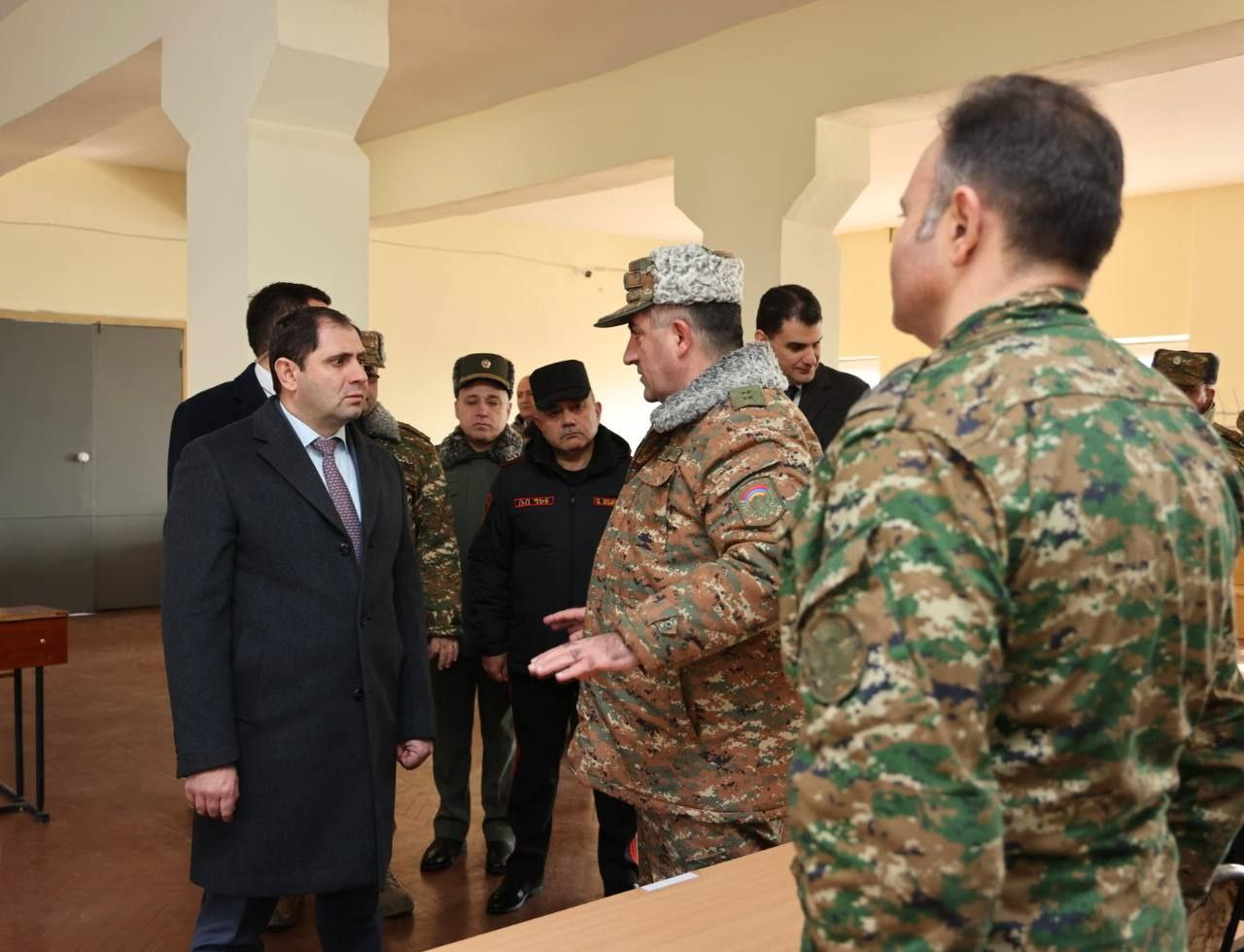 Սուրեն Պապիկյանն այցելել է ՊՆ կենտրոնական հավաքակայան (լուսանկարներ)