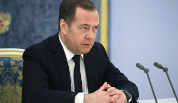 «Չեմ զարմանա, եթե մորուքը սափրած Փաշինյանը Ալիևի հայտարարություններից հետո հիշի, որ Հայաստանը ՀԱՊԿ անդամ է». Մեդվեդև