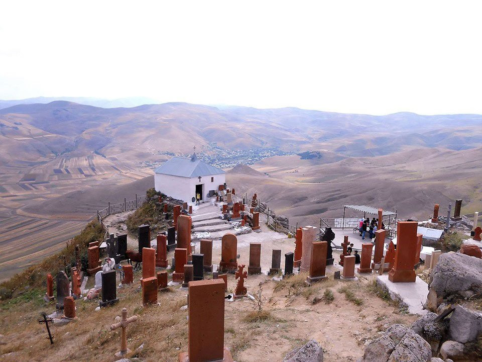 Սուրբ Հովհաննես մատուռի մոտ ոտքը վնասած քաղաքացուն փրկարարները 300 մ  պատգարակով իջեցրել են