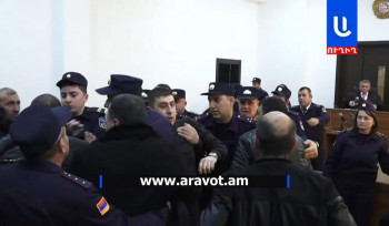 Ձենդ կտրի, արա, ծնողի նյարդերը տեղի տվեցին․ կարգադրիչները ուժով հեռացրին դահլիճից (տեսանյութ)