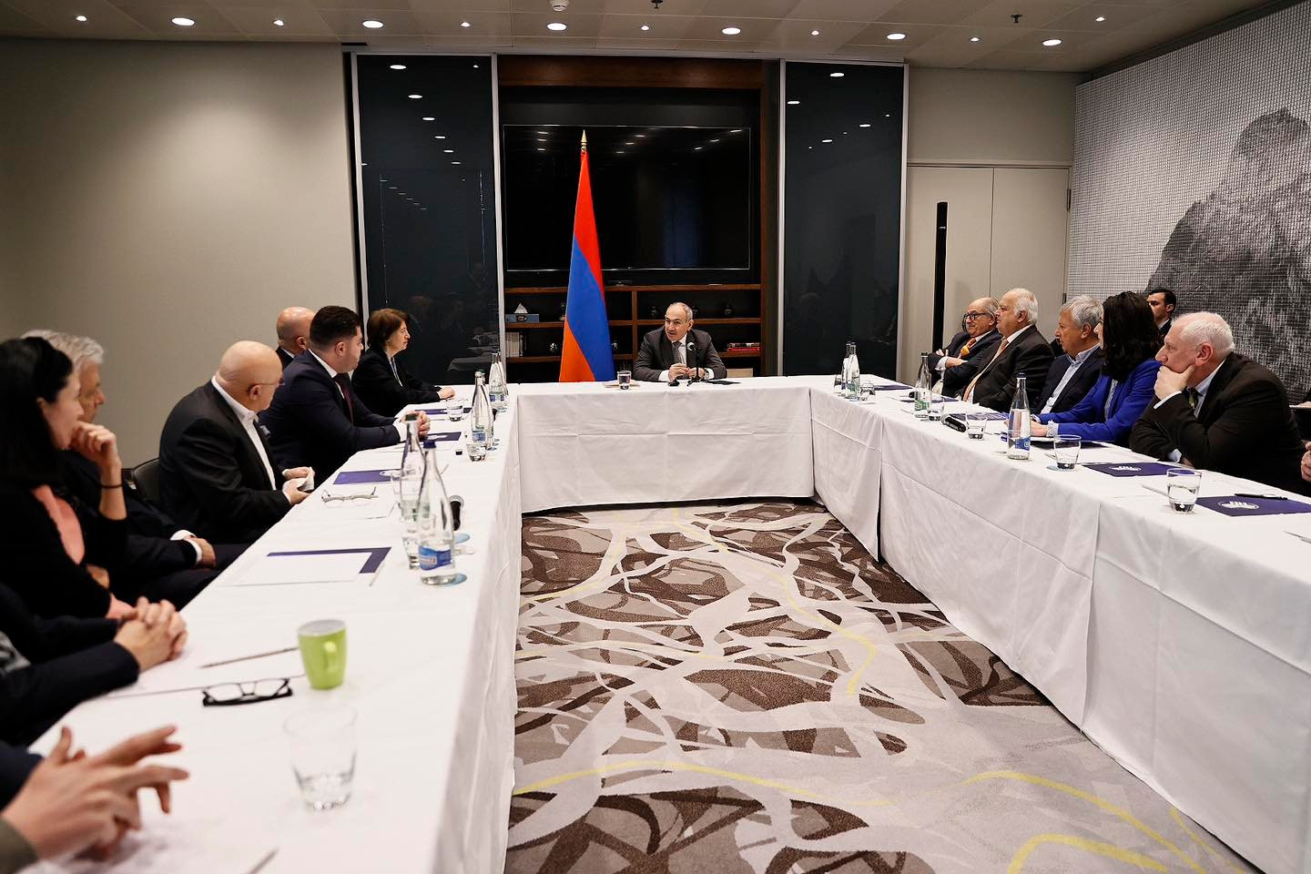 Փաշինյանը Ցյուրիխում հանդիպում է ունեցել Շվեյցարիայի հայ համայնքի ներկայացուցիչների հետ