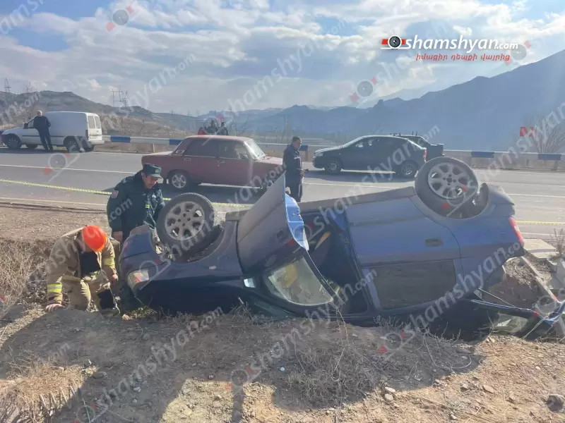 Վայոց ձորում բախվել են «Hyundai Elantra»-ն ու «Opel Astra»-ն. վերջինը գլխիվայր շրջվել է, իսկ «Hyundai»-ն էլ հայտնվել է ջրահեռացման առվակում․ shamshyan.com