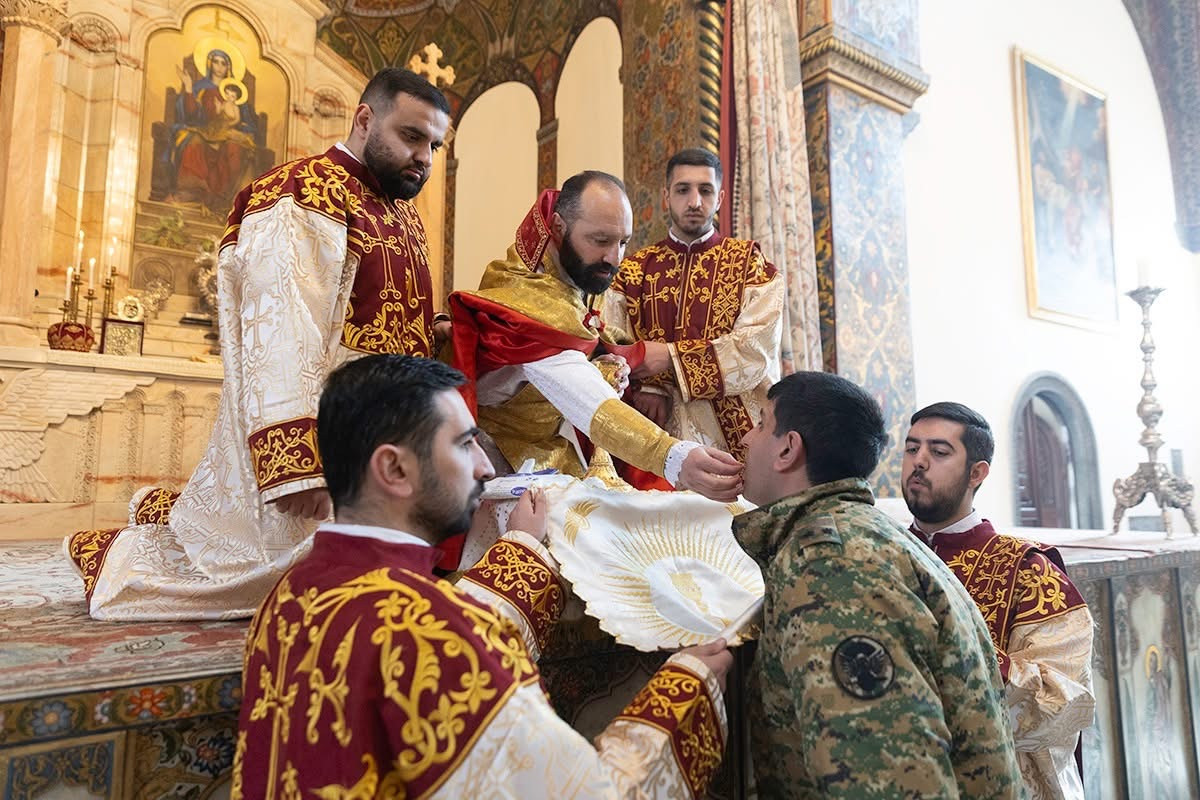 Քրիստոնյա զինվորի համար հայրենասիրությունն Աստծո և մերձավորի հանդեպ սիրո պատվիրանի կատարումն է. Հանրապետական մաղթանք` Բանակի օրվա առիթով (լուսանկարներ)