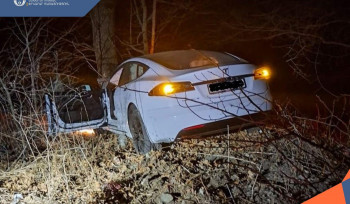 Երևան-Դիլիջան ճանապարհին «TESLA»-ն դուրս է եկել երթևեկելի հատվածից, սահել դեպի ձորը և բախվել ծառին
