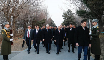ՀՀ ռազմաքաղաքական ղեկավարությունն այցելել է «Եռաբլուր» զինվորական պանթեոն (լուսանկարներ)