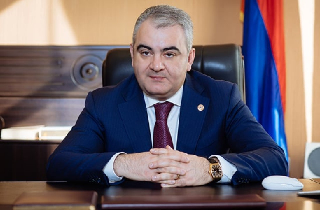 Դատախազը հանրային քրեական հետապնդում է հարուցել Արման Սահակյանի  նկատմամբ․ ի՞նչ մեղադրանք է ներկայացվել նրան և ի՞նչ առնչություն ունի եղբայրը