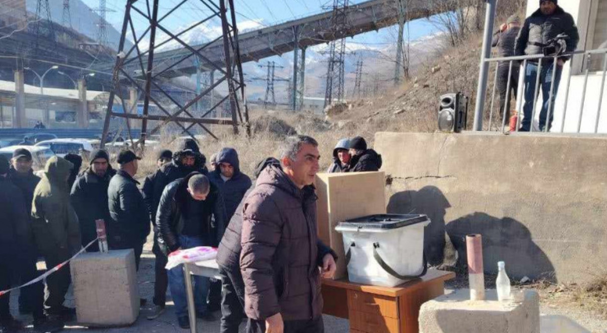 Լուրեր են տարածվում, որ կարող է ուժային լուծում տրվի հարցին. Զանգեզուրի պղնձամոլիբդենային կոմբինատի աշխատակիցները շարունակում են գործադուլը. Panorama.am