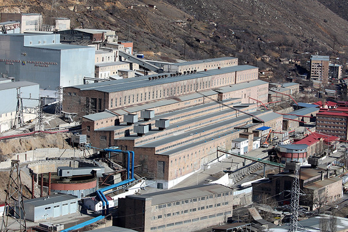 Թքում ես, ցեխ է գալիս, այդ պայմաններում բանվորի աշխատավարձը չեն  բարձրացնում 150 000 դրամով, պետերը 2 մլն դրամ են ստանում, Նարեկ Բաբայանն էլ օլիգարխ է դարձել, փախած է ման գալիս․ մանրամասներ՝ Պղնձամոլիբդենայինի գործադուլից