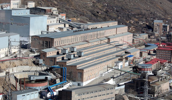 Թքում ես, ցեխ է գալիս, այդ պայմաններում բանվորի աշխատավարձը չեն  բարձրացնում 150 000 դրամով, պետերը 2 մլն դրամ են ստանում, Նարեկ Բաբայանն էլ օլիգարխ է դարձել, փախած է ման գալիս․ մանրամասներ՝ Պղնձամոլիբդենայինի գործադուլից