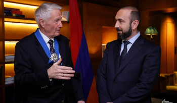 Նորվեգիայի նախկին վարչապետն ընդունել է ՀՀ Պատվո շքանշանը և պատմություն պատմել մի  հայ հոգևորականի մասին
