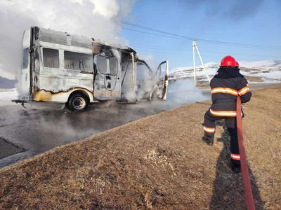 Հովիտ գյուղում ավտոբուս է այրվել (լուսանկարներ)